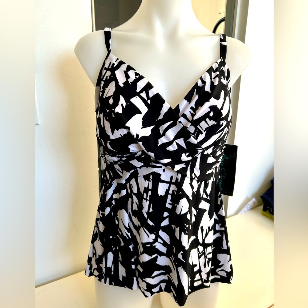 NWT- Tankini Bathing suit Top